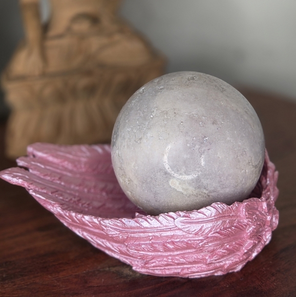 Pink resin Angel Wings sphere holder For 2 -3 In Sphere - Picture 3 of 5